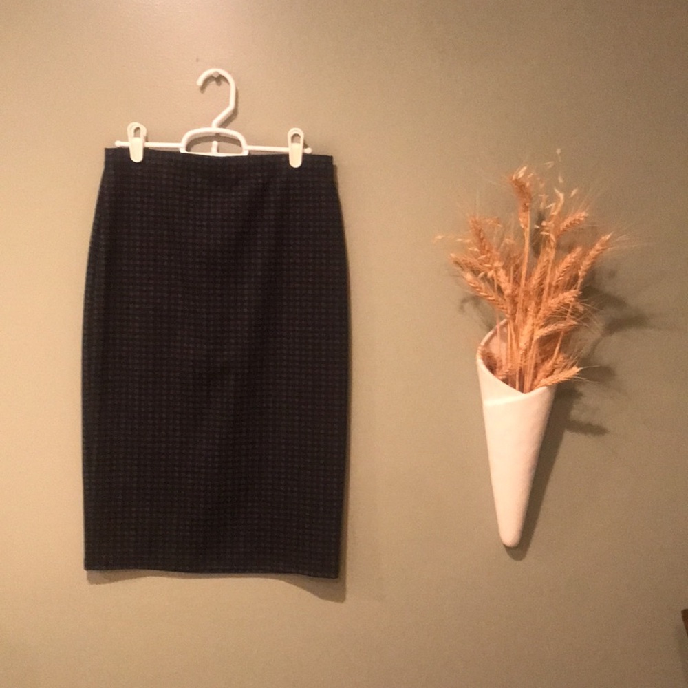 Max Studio Black, Gray, Navy Plaid Pencil Skirt XS - Picture 2 of 5